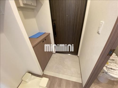 パークアクシス新栄の玄関