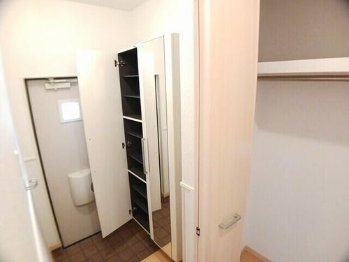 プラシード嵯峨 Ⅱの玄関