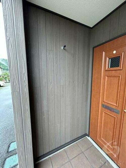 プラシード嵯峨 Ⅱの玄関