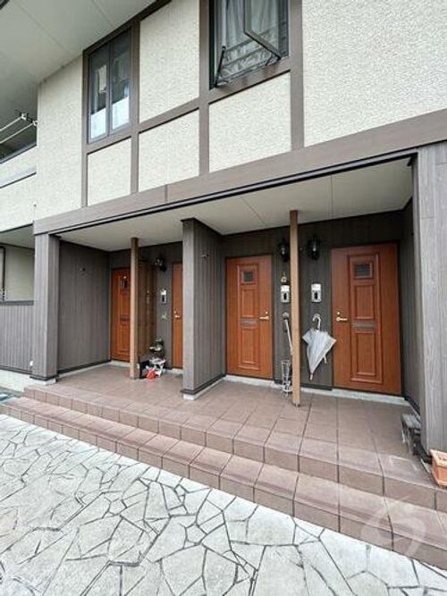 プラシード嵯峨 Ⅱの玄関