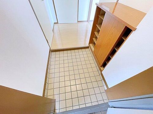 愛知県名古屋市瑞穂区彌富町字上山(マンション)の賃貸物件302の玄関