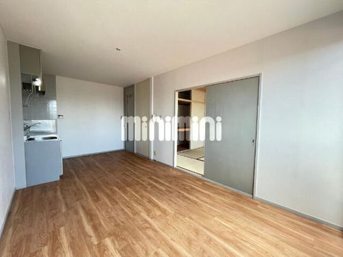 ビーライン岡田の居間