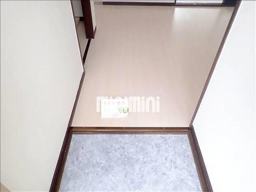 ドミールハラ A棟の玄関