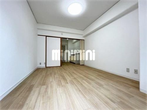 昌桂ビルの居間