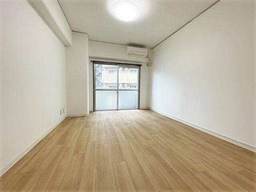 昌桂ビルの居間