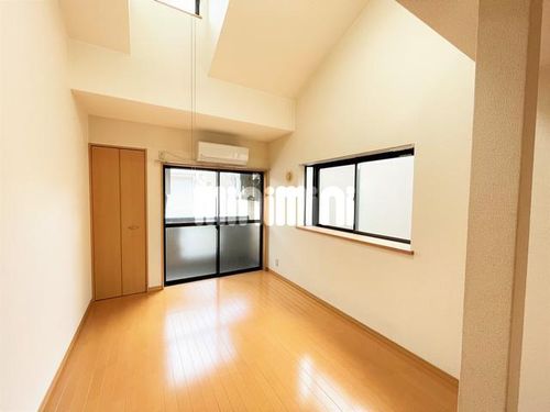 エムケート桜山の居間