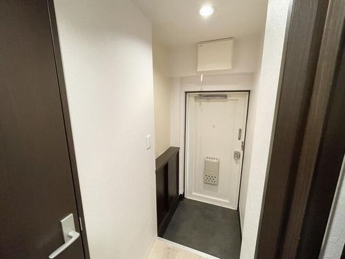 高木ビルの玄関