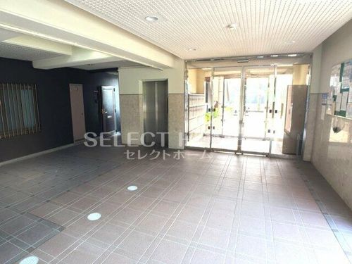 天神山マンションⅡ号館301の玄関