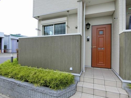 エアリーコートの玄関