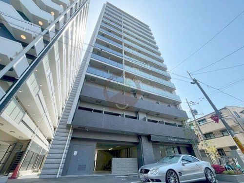 ワールドアイ梅田WESTの外観