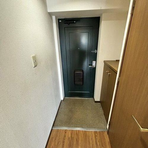 ティアラ高砂ハイツ303の玄関