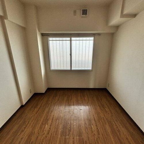 ティアラ高砂ハイツ303の居間