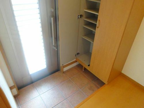 エトワール Sの玄関