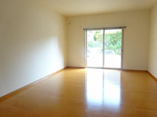 エトワール Sの居間