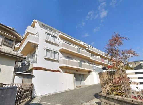 ラブリー鈴蘭台の外観