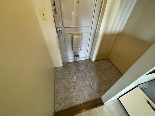 日光寺マンションの玄関