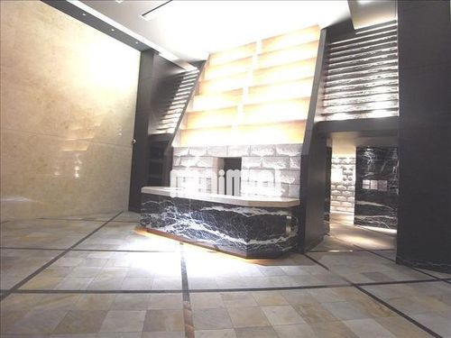 セノアタワー泉の玄関