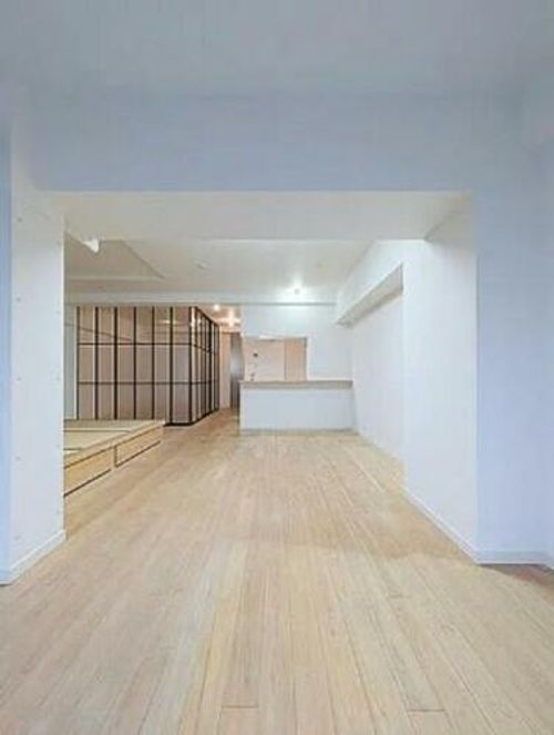 ホワイティ薬院303の居間