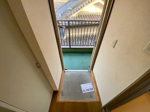 メゾンイシスの玄関