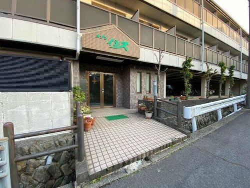 メゾンイシスの玄関