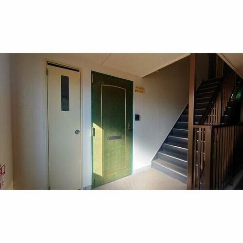 鶴見ベルダァーⅠ番館の玄関