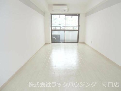 メゾン桃町の居間