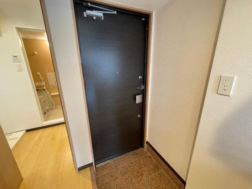 サン・錦本町ビルの玄関