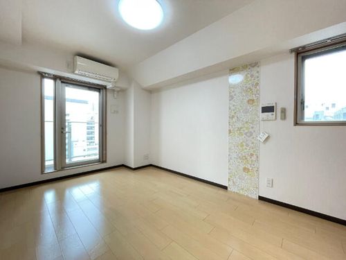 サン・錦本町ビルの居間