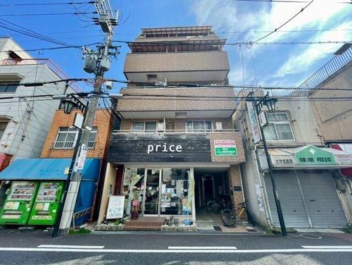 グランドサーパスの外観