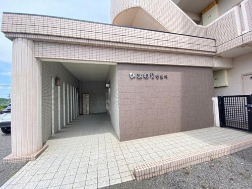ひまわりやなべの玄関