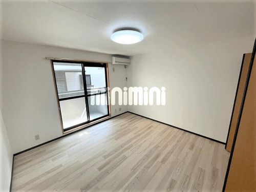 ルミエール吹上102の居間