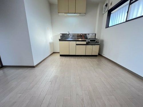 メゾン・ド・クミノ木の居間