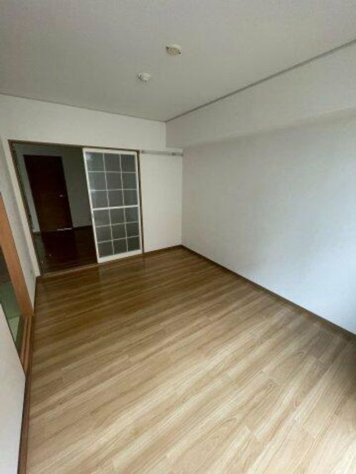 シャルマン横小路206の居間
