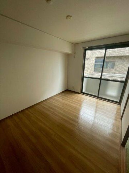 シャルマン横小路206の居間