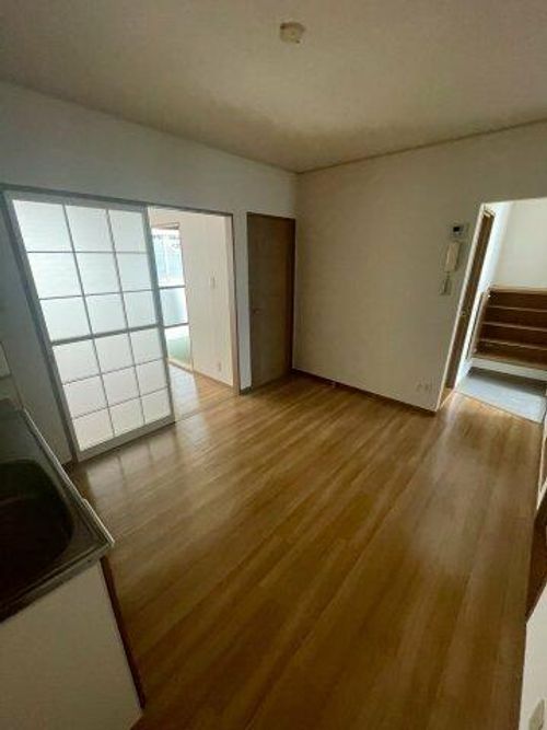 シャルマン横小路206の居間