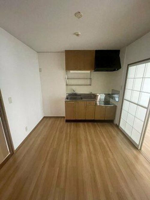 シャルマン横小路206の居間