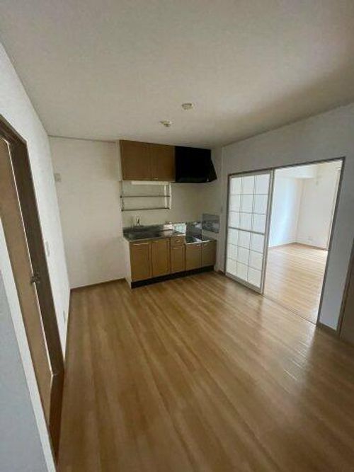 シャルマン横小路206の居間