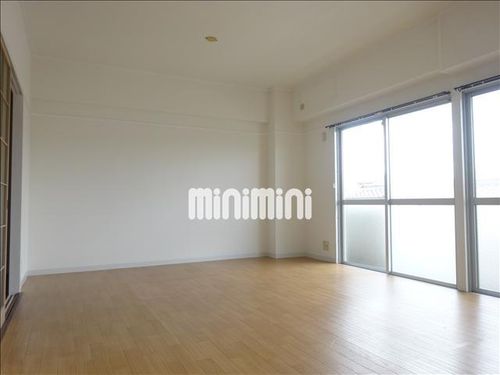 ラハイナハイツ焼山の居間