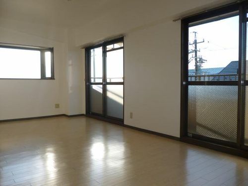 シャトレ木津の居間