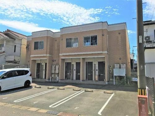 MAISON サクラの木の外観