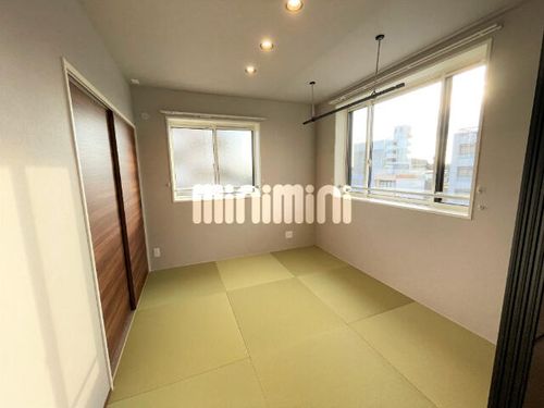 イースト グローリーの居間