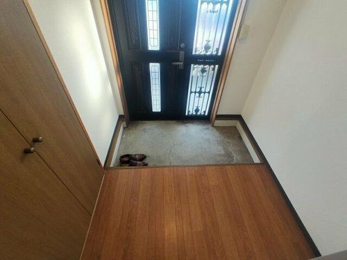 さとらんどハイツ1Fの玄関