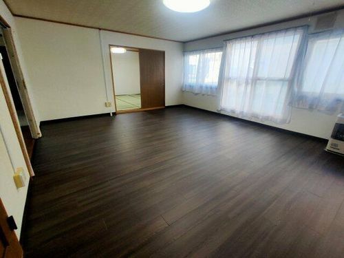 さとらんどハイツ1Fの居間