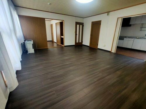 さとらんどハイツ1Fの居間