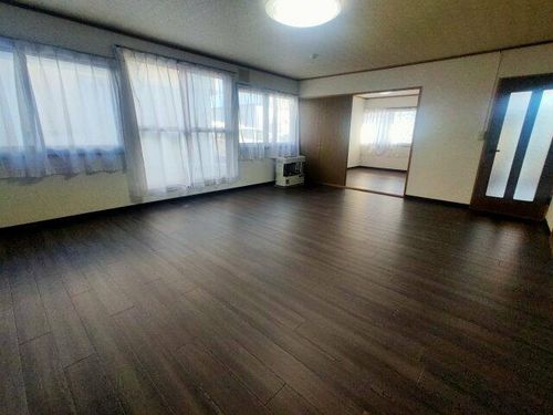 さとらんどハイツ1Fの居間