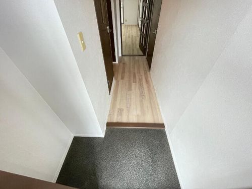 オーキッドマンション内幸の玄関