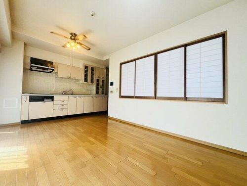 ジュリオ朝霧の居間