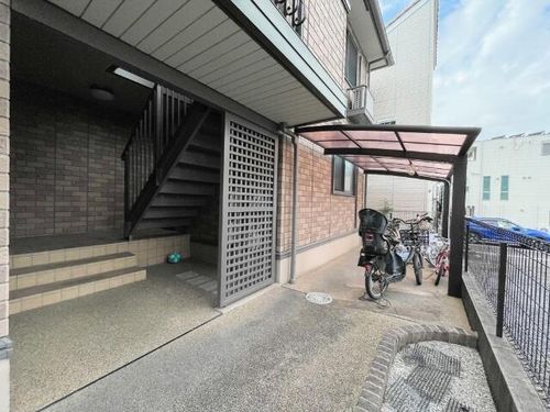 メゾン南山の玄関