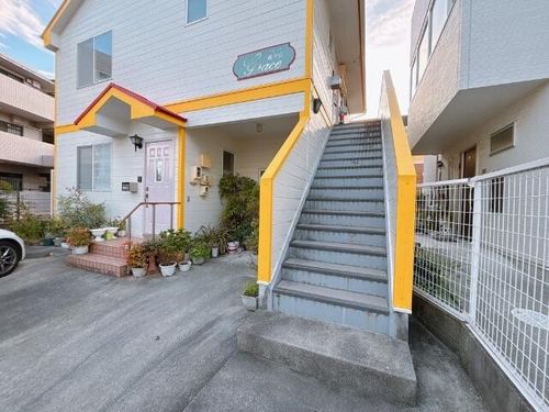 グレース藤ヶ丘の玄関