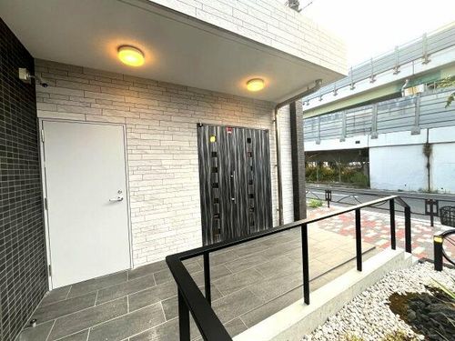 オリエントレジデンス門真殿島町の玄関